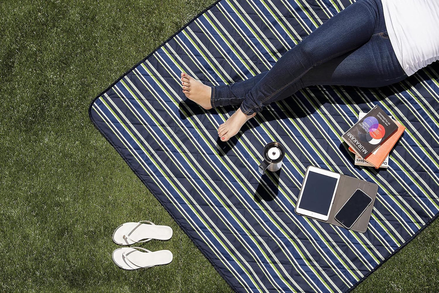 Portable Foldable Picnic Blanket – 59"x51" Waterproof Outdoor Mat – Compact Shoulder Carry Design – Large Size for 2–4 People